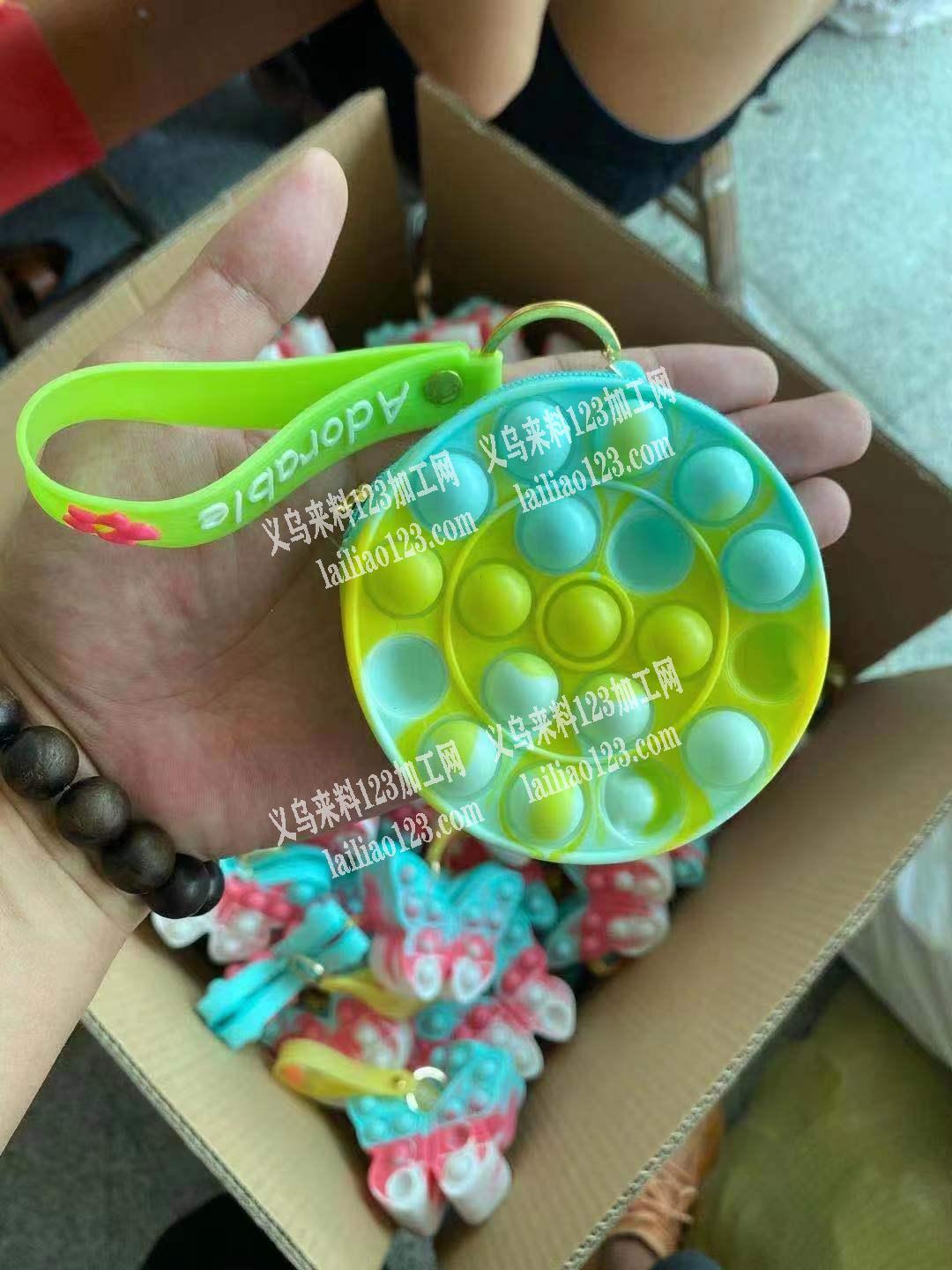50000硅胶小包订单外发，工厂联系我，