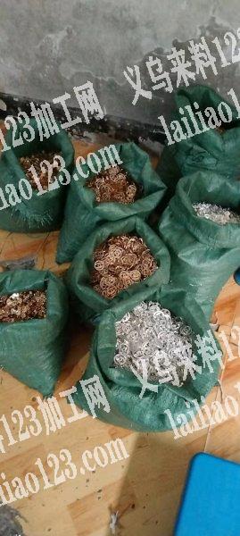 本厂有大量胸针包装外发，价格优惠的来，九
