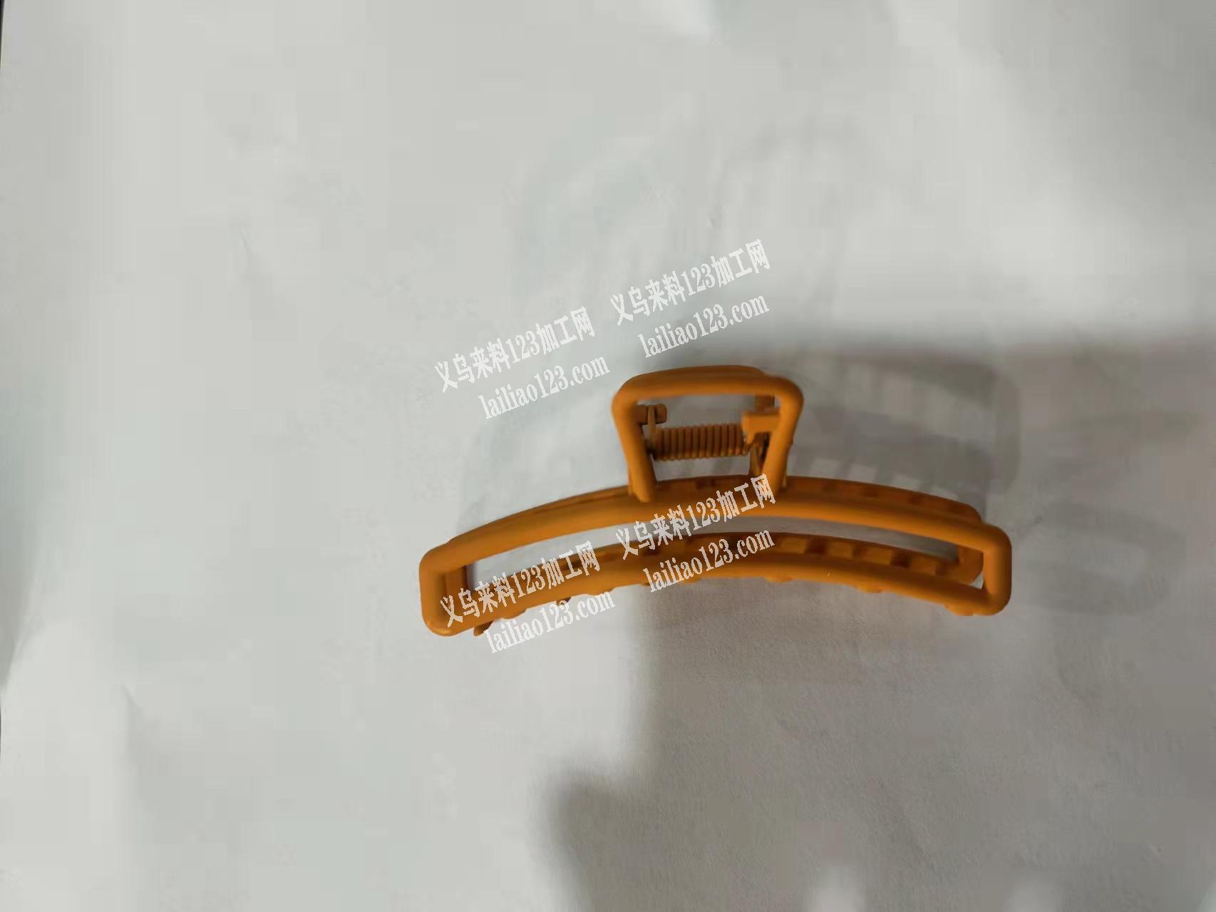 如图喷漆外发加工，喷漆抓夹，是专业加工厂