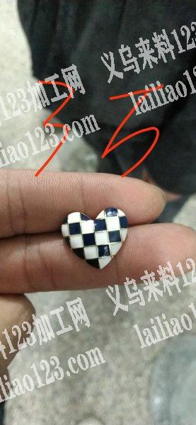 找压铸厂，有货要做，3万个，可以做的联系