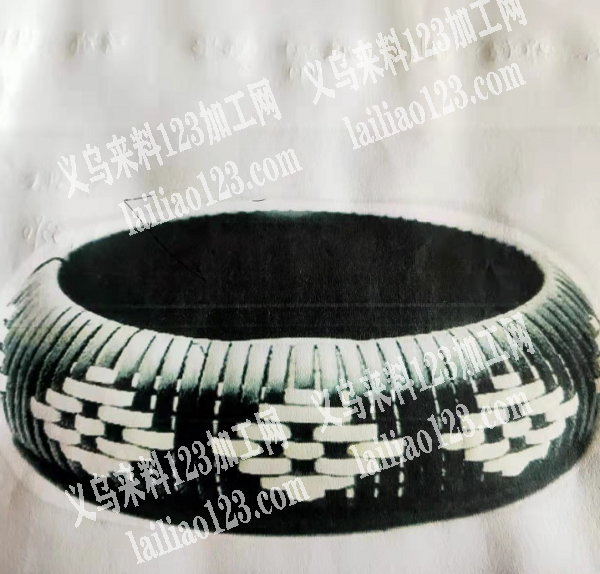 如图手镯订单外发，如图，有会做这样的手镯