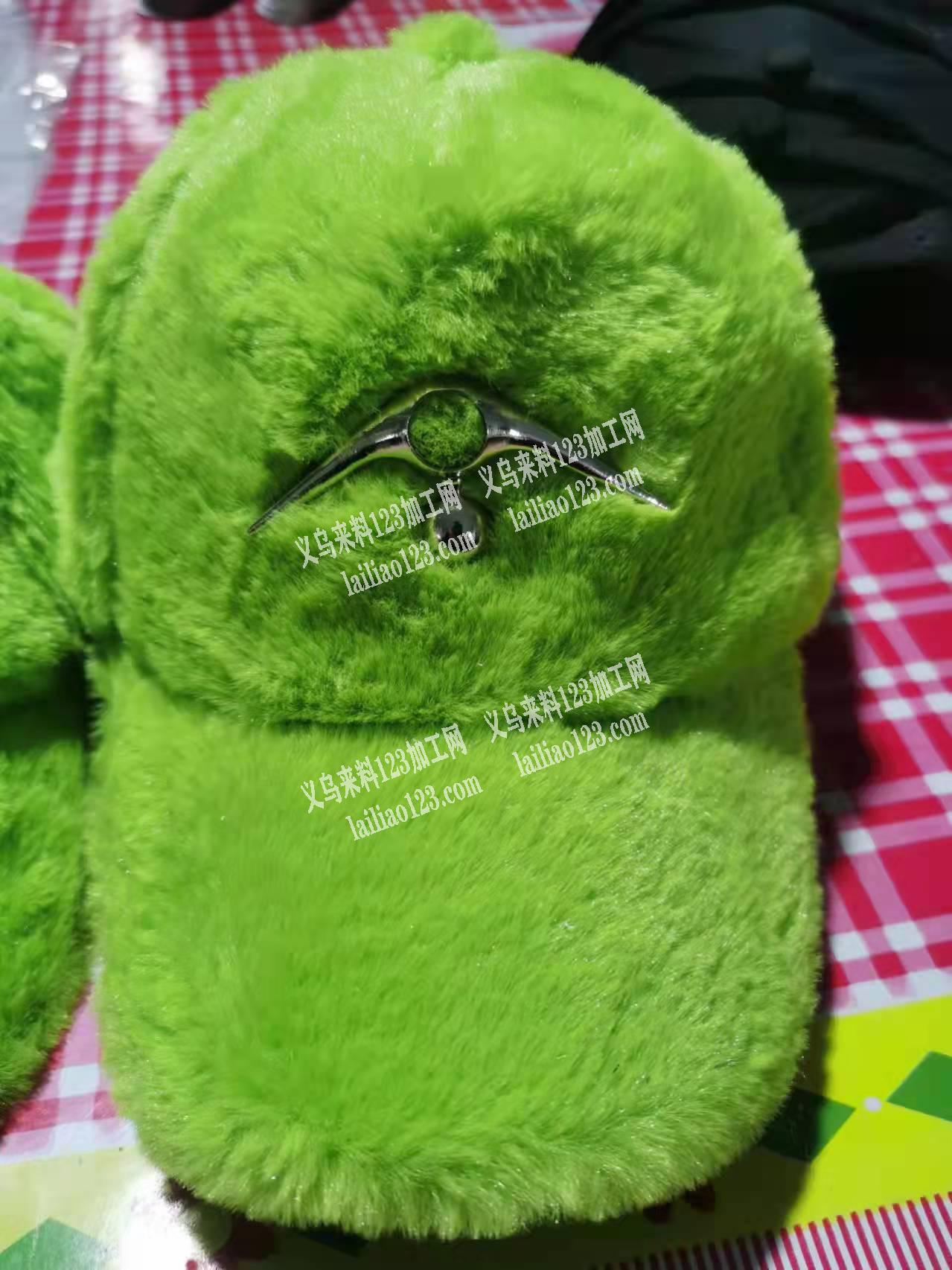 有帽子订单外发。如图，谁会做这样的帽子。