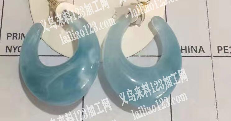 谁家有请联系一下，亚克力材料的，