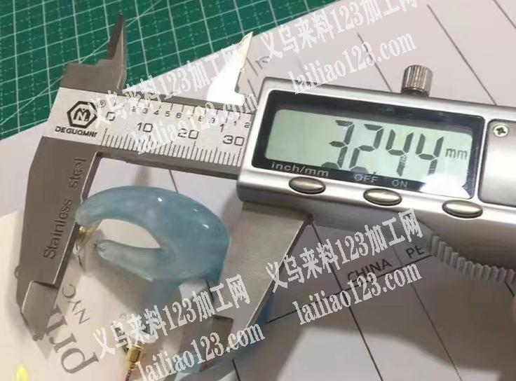 谁家有请联系一下，亚克力材料的，