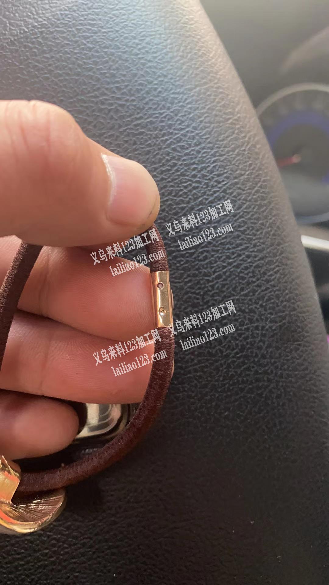 有机器夹这种皮筋的工厂请联系我！（注意是