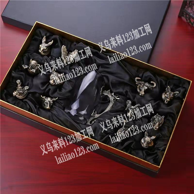寻找箱包工厂，如图酒杯皮箱订单外发，这两