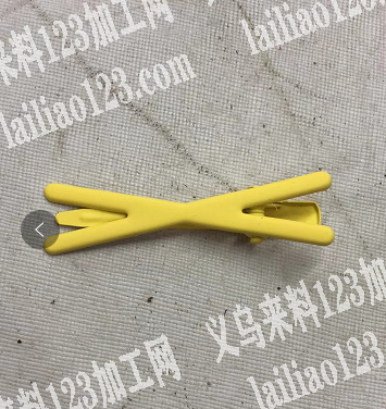 手工活外发，铁鸭夹包装外发。有意者联系