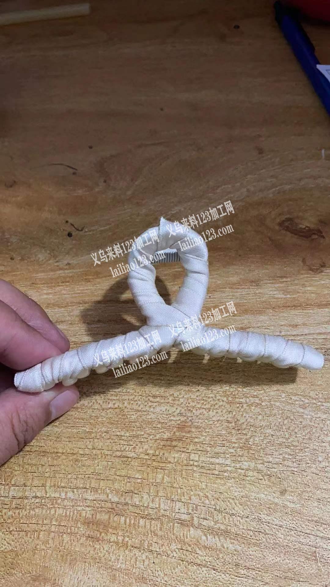 寻找外地手工厂家。做织带绕夹子加工厂，要