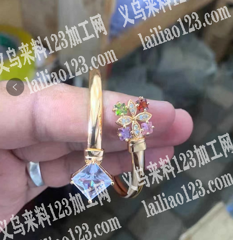 如图，寻找这个手镯圈。可以做的联系