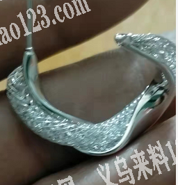 网装钻耳环订单外发，如图，做过这类货的加
