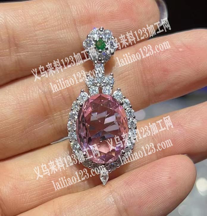 如图，有粉色蓝色的水晶锆联系我，