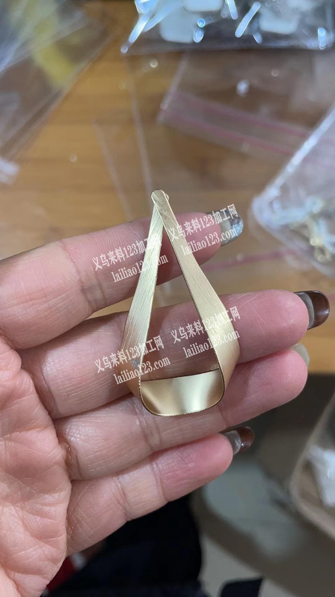 订单外发，寻找铁片拉丝加工厂，电话联系详
