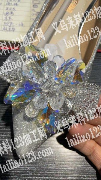 麻烦找一下这两款花的生产厂家谢谢。