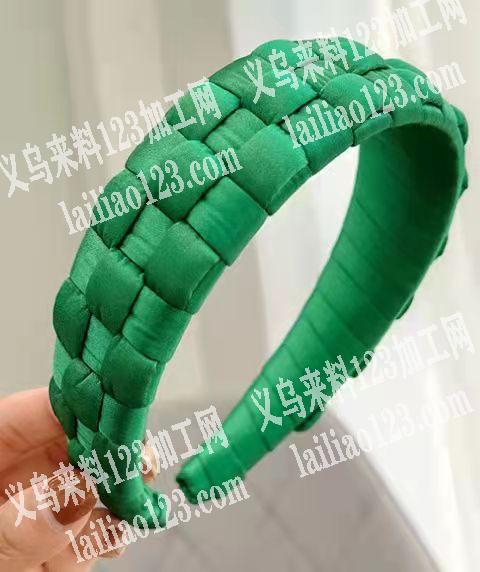 寻找专业生产这类产品的工厂或加工厂，联系