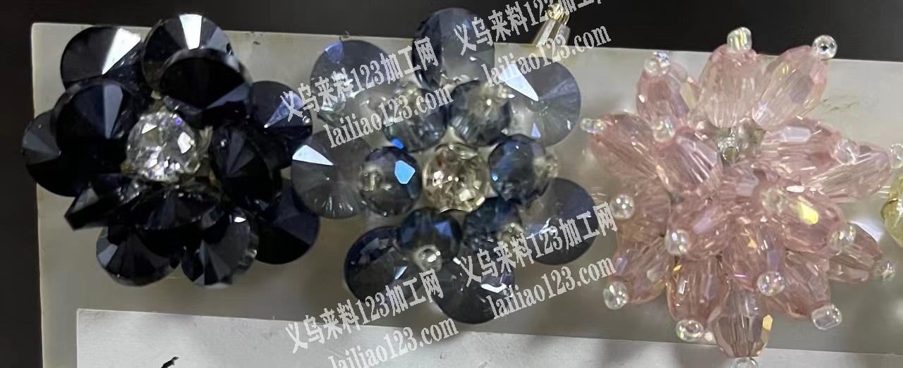 有大量手工货外发，穿鱼线绑花。有做过的加
