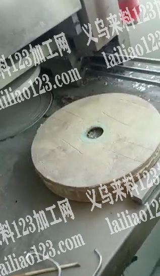 义乌12寸自动翻砂机转让，有需要的老板联系