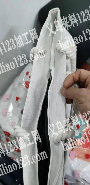 如图，五十万个沙滩包外发加工