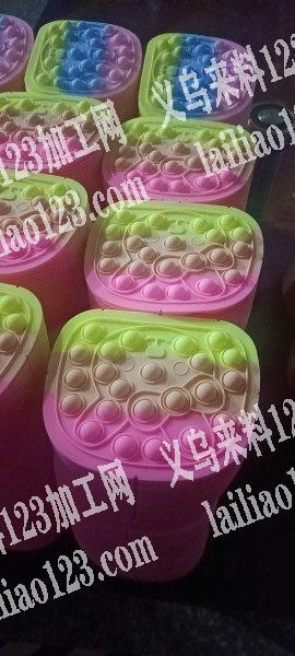 本厂专业产硅胶书包片
