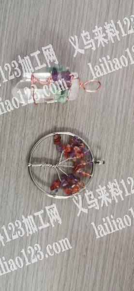 我们是专业做饰品加工，专长手工穿珠占钻，编织，等，有固定厂地