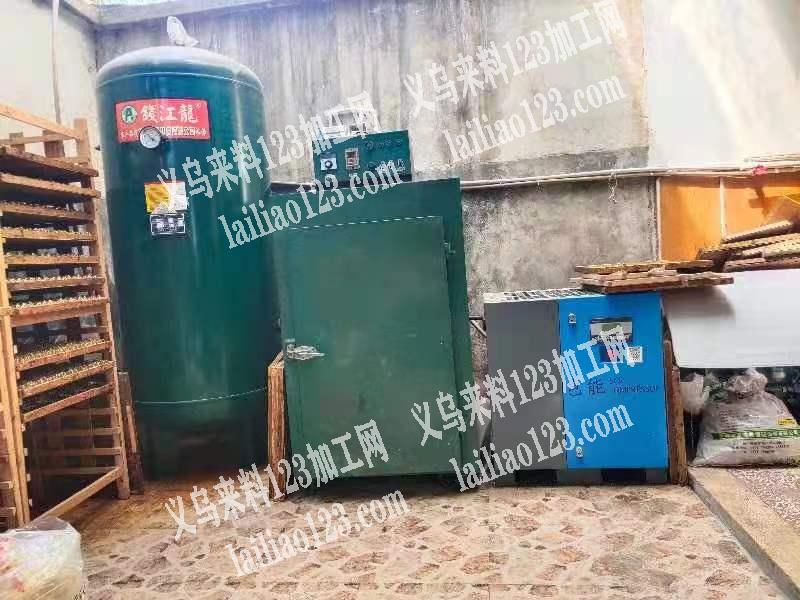本厂有九成新桃子自动点钻机八个70间距头