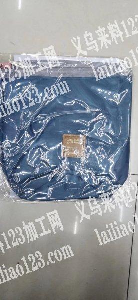 商贸城10919B店面寻找箱包工厂，如图