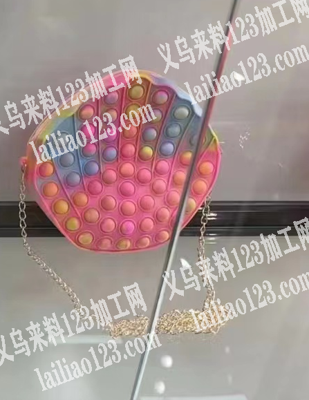 寻找如图贝壳硅胶包厂家，电话详谈