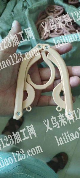 5万塑料挂钩衣架订单，寻找厂家，我要订5