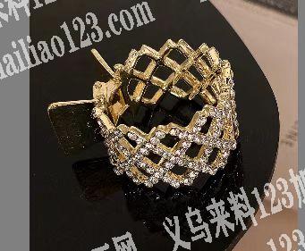找下这个发夹有现货的联系