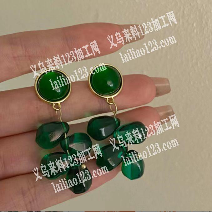 寻找网络爆款饰品成品，主要做项链耳环戒指