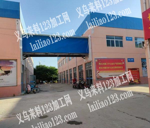 大型服装加工厂接活，梭织、针织 价格优势 出货快。少于十万件
