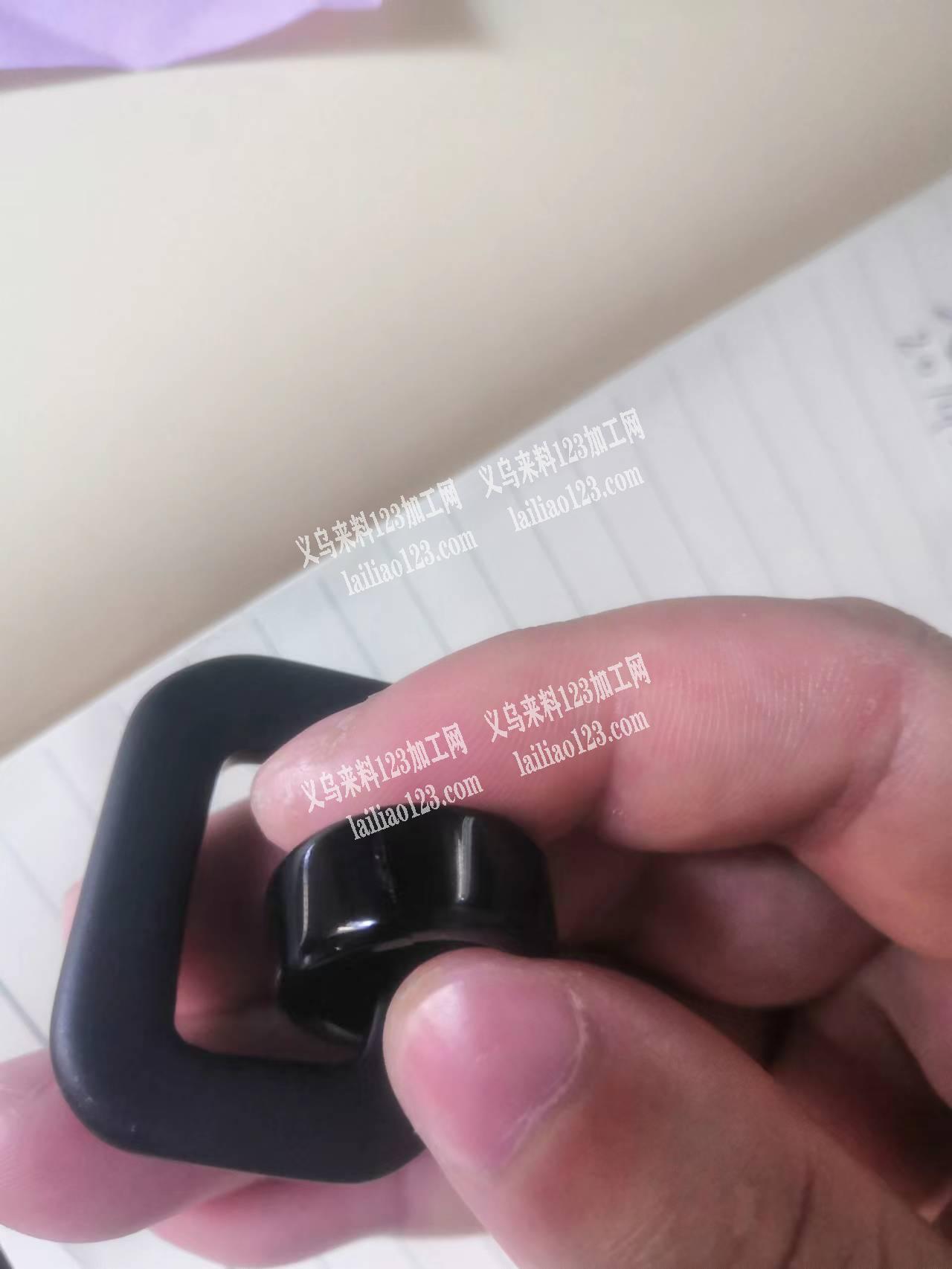 有专业饰品打胶水的吗，电话详谈