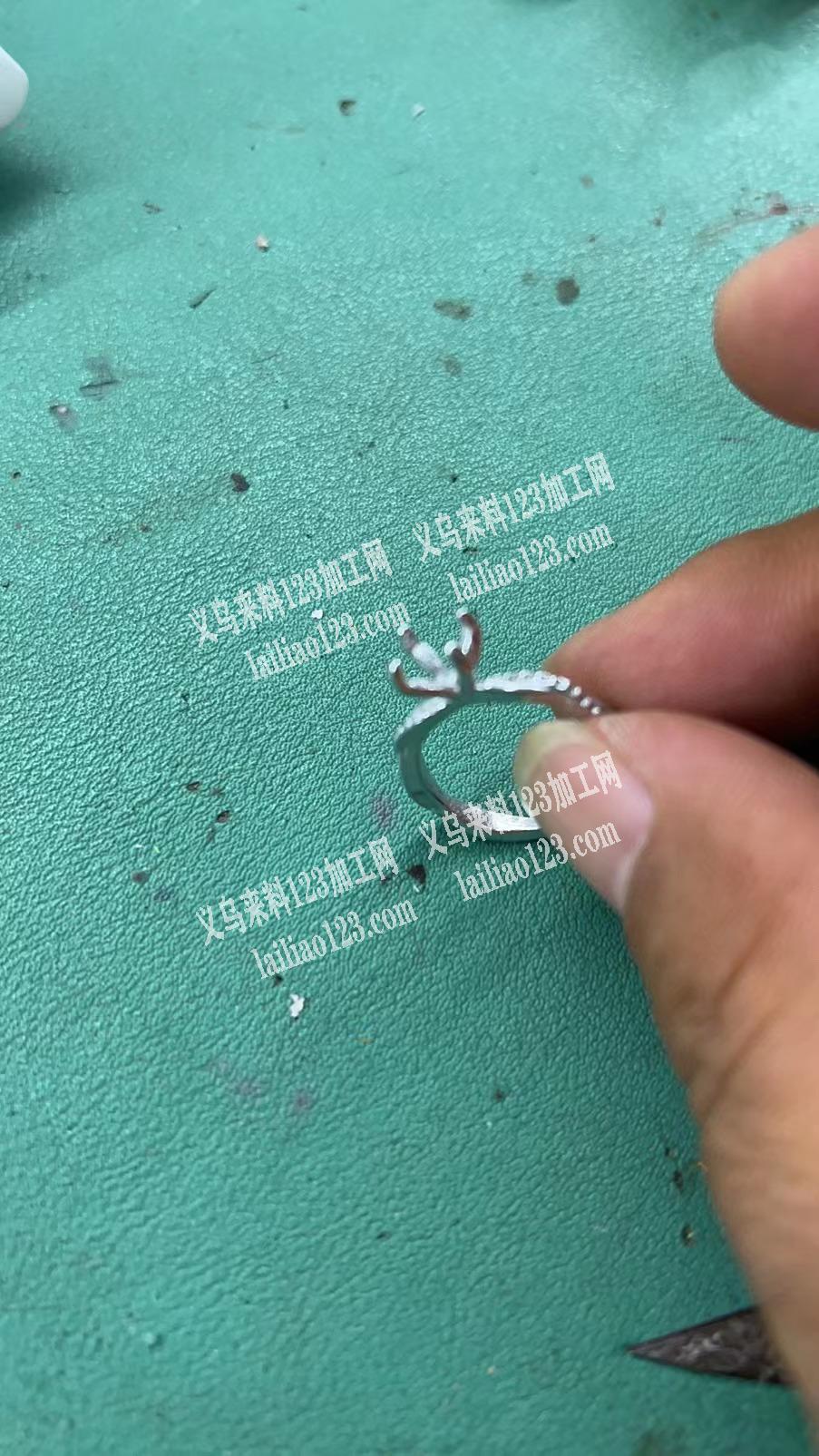 寻找夹锆石手工工厂.电话详谈