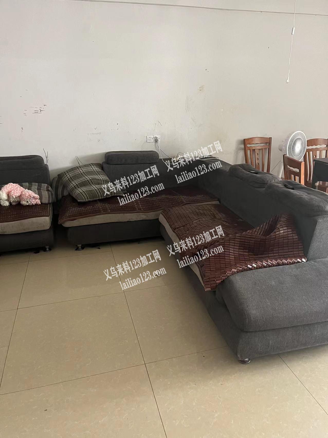 表姐回老家发展，沙发便宜处理，各位帅哥美