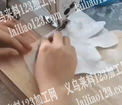 如图手套有单外发，有做这个手套加工的联系