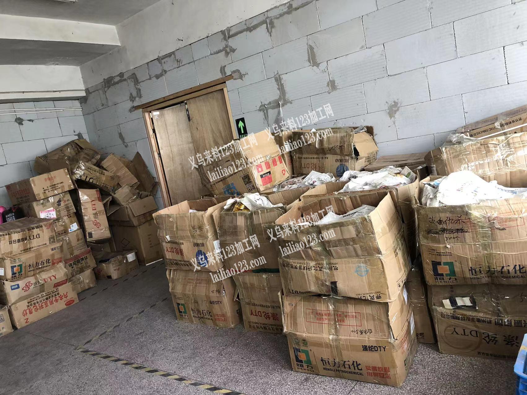 本人有300平加喷漆厂急转让，长年有货，