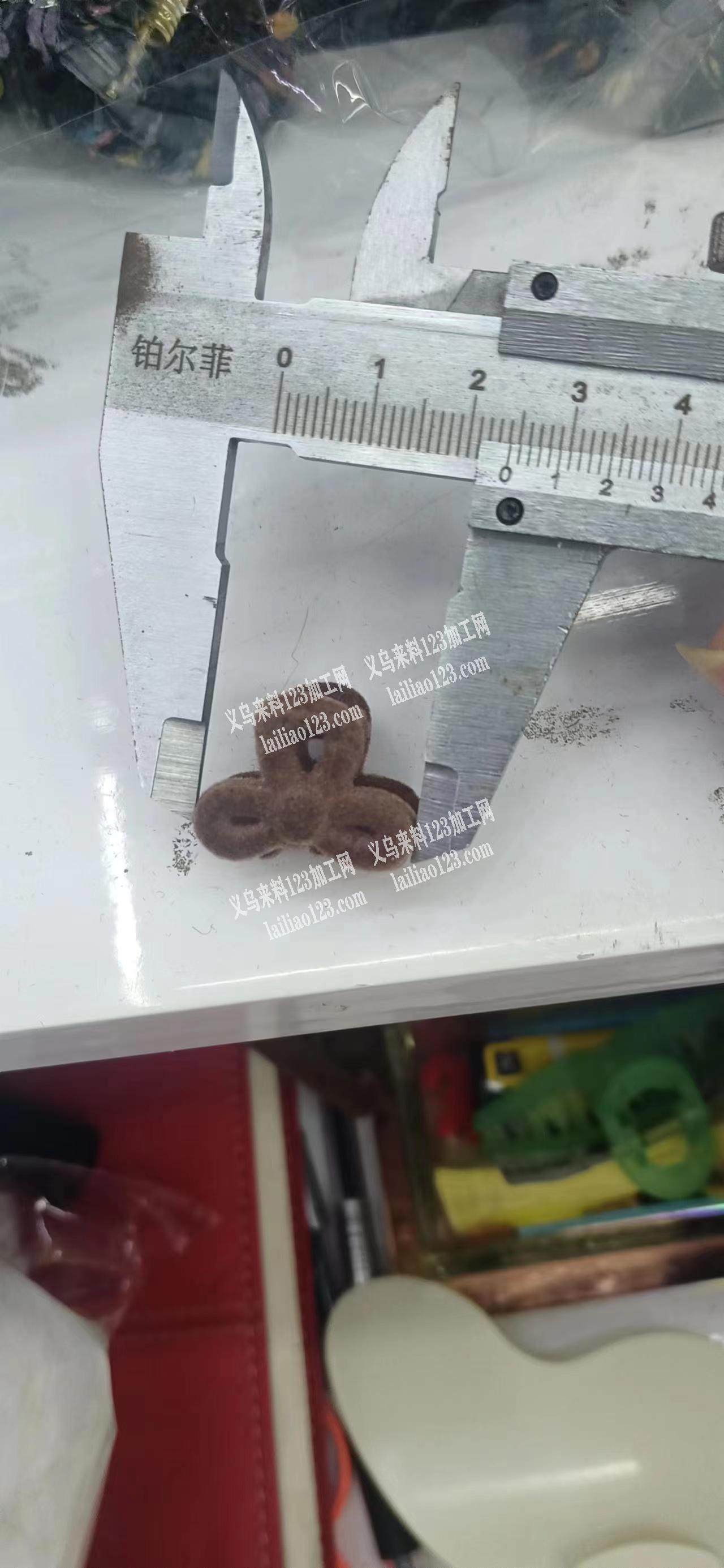 找这款抓夹毛胚厂家，合金，塑料，都可以！