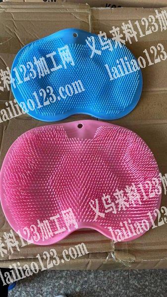 找生产如图塑胶垫的厂家，这个款的，要克重