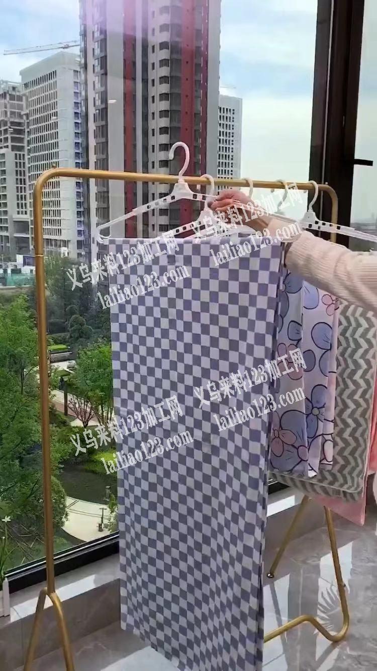 如图，寻找生产伸缩衣架的工厂，如图，这个