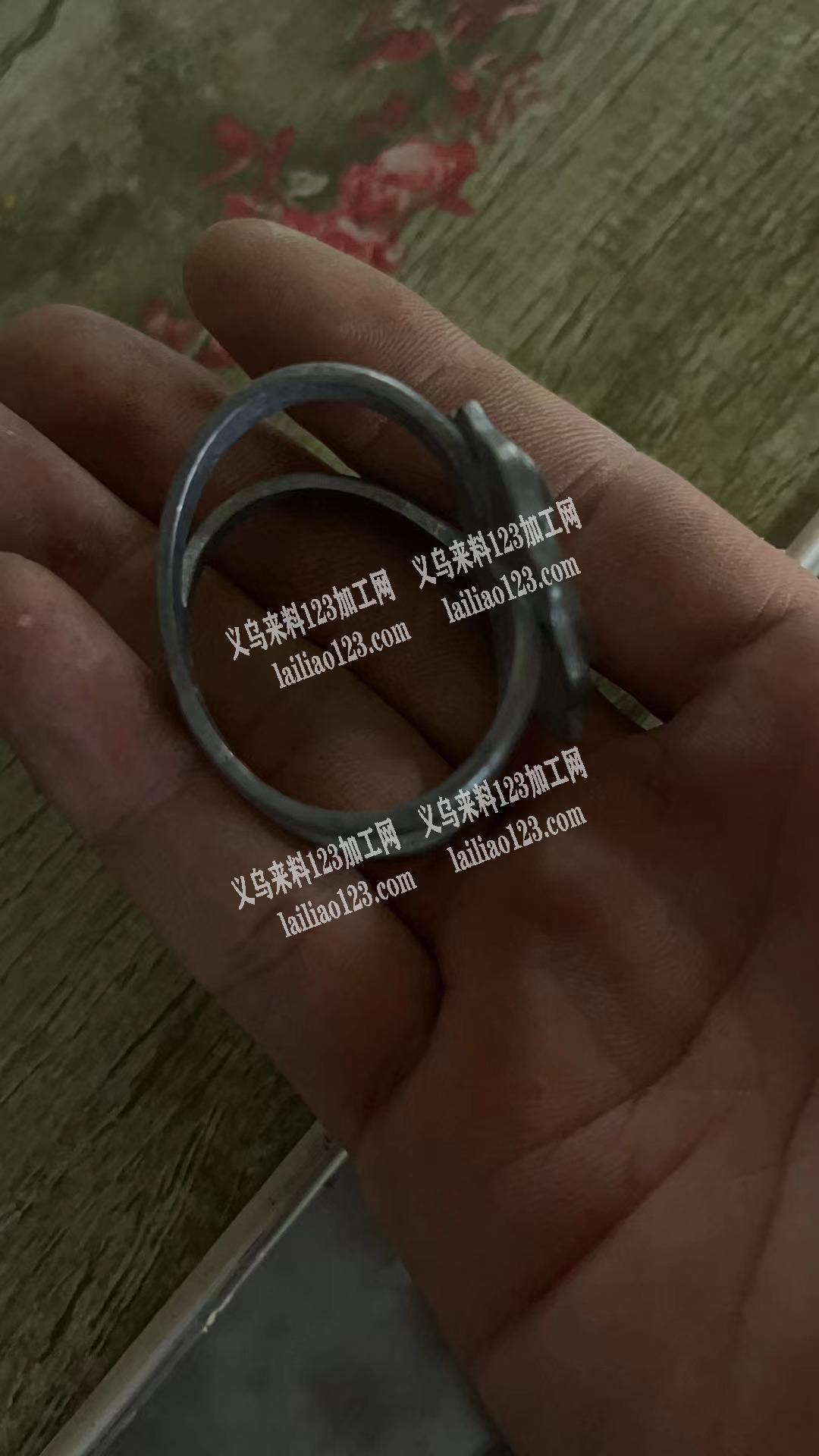 找如图这个压铸产品，有现货的请联系，现金