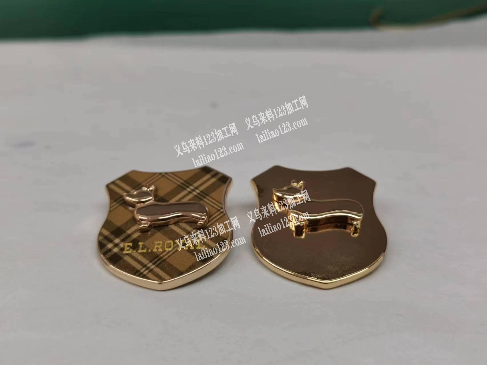 找能在合金上印这个的工厂字母凸起来电话详