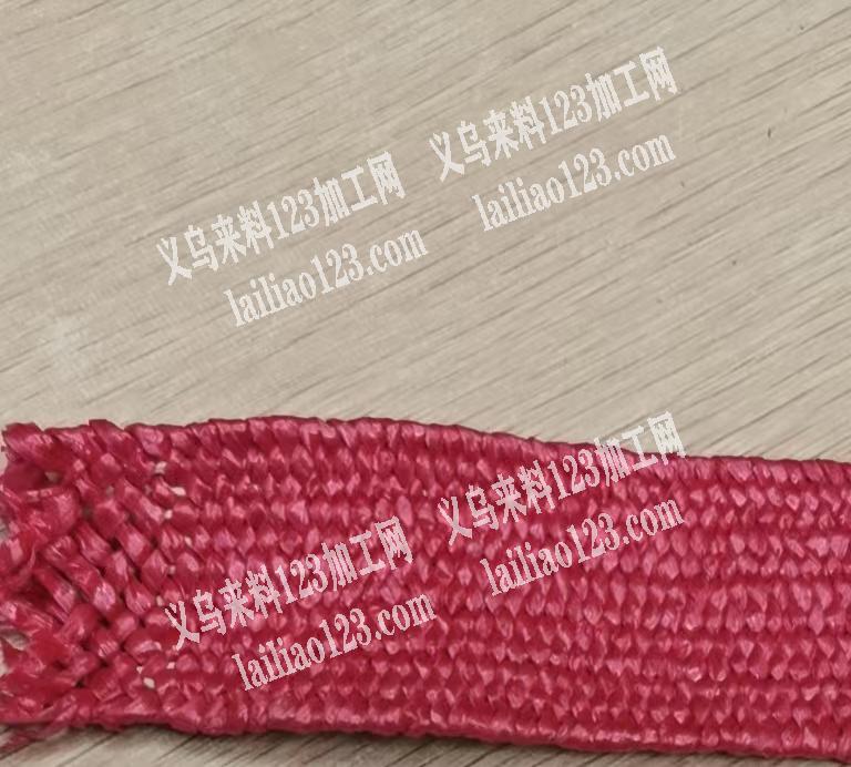 找染色厂，染玫红色，材料叫pp草，就是做