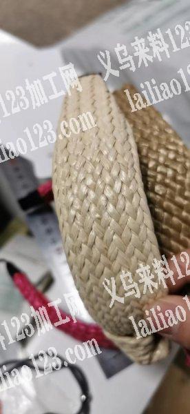 找染色厂，染玫红色，材料叫pp草，就是做