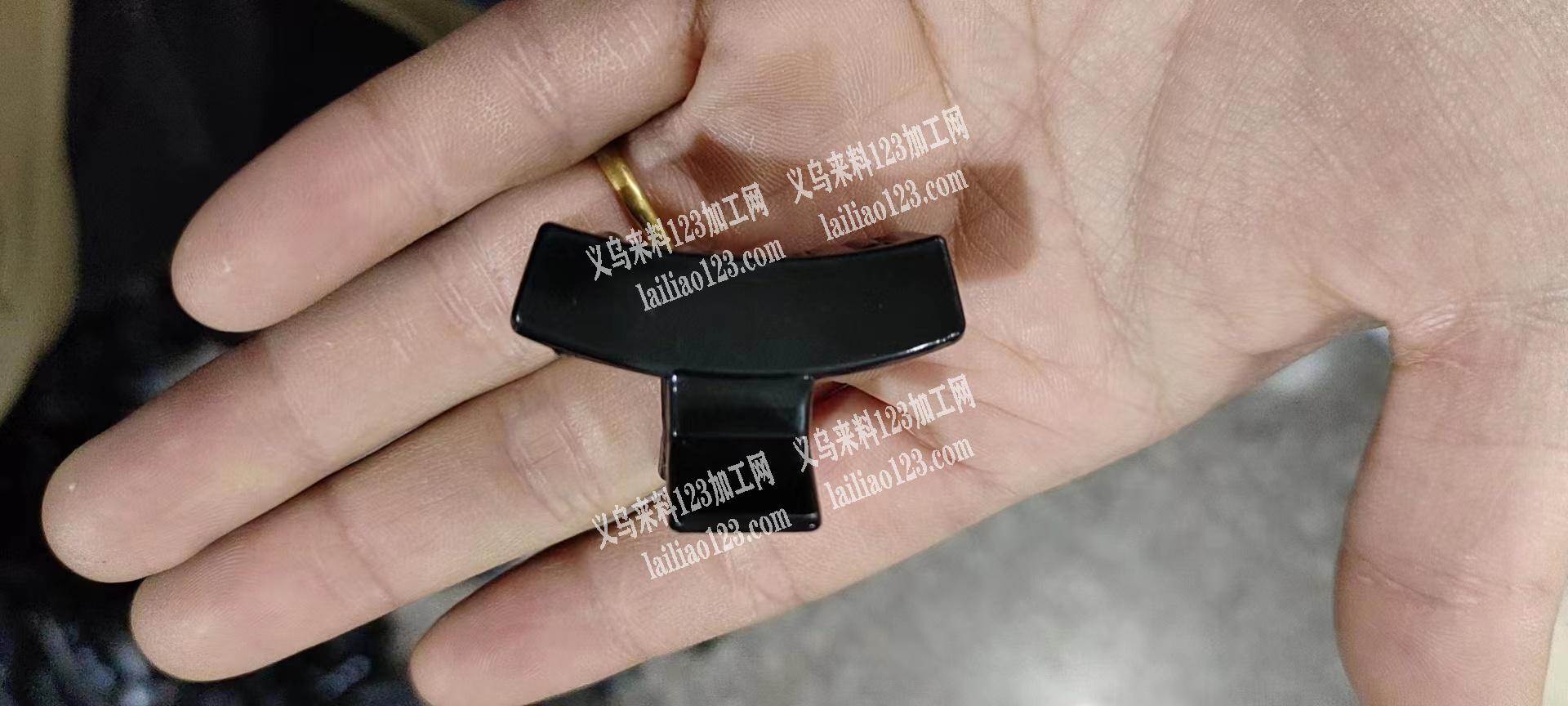大量采购夹子，如图，有货的联系下