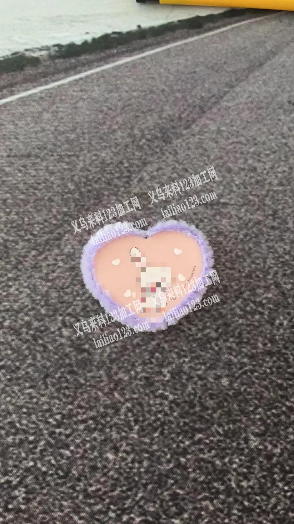 找专业打胶枪的加工厂，粘边上一圈绒线，在