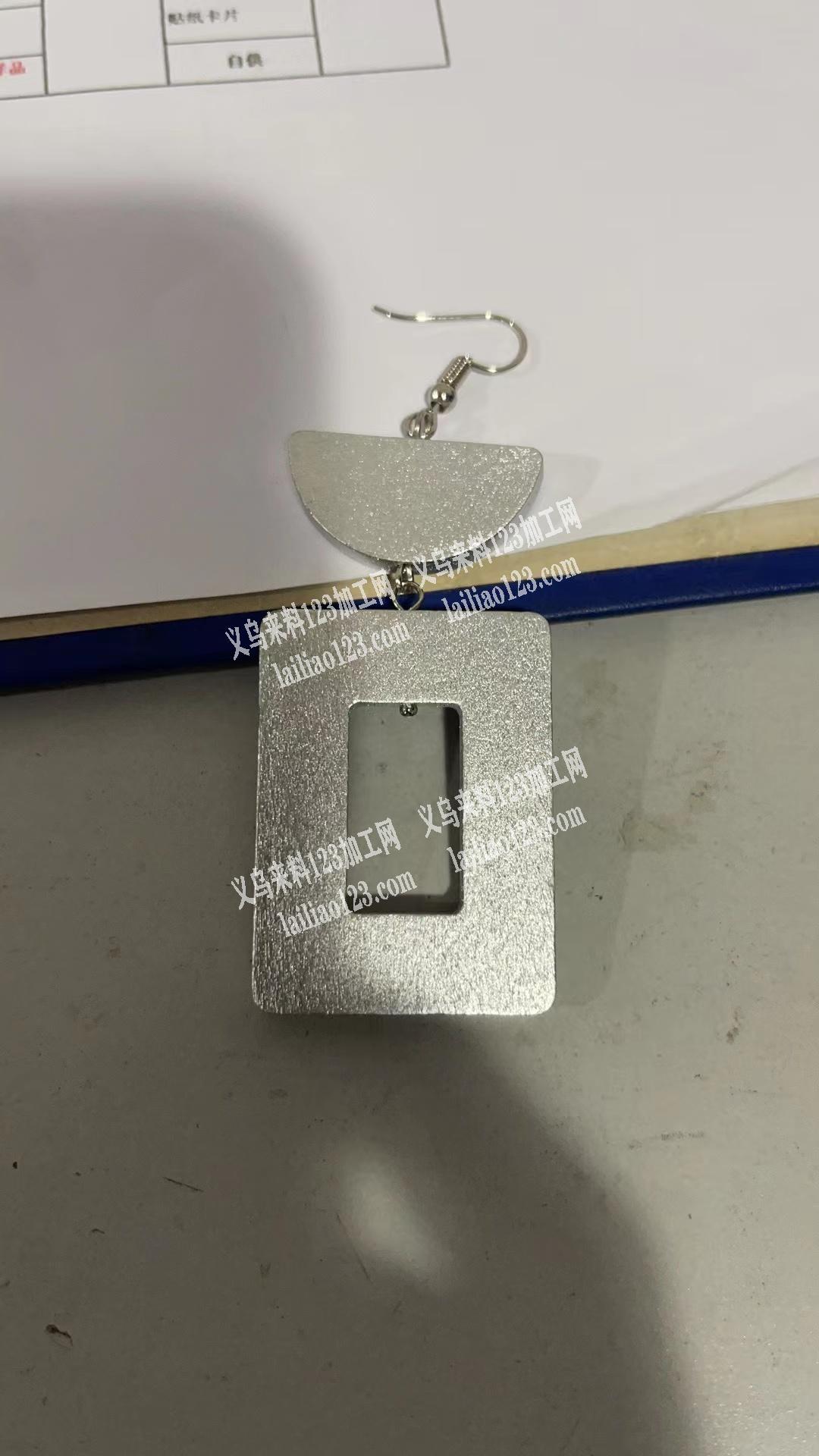 找专业喷木头漆的加工点，有的联系我