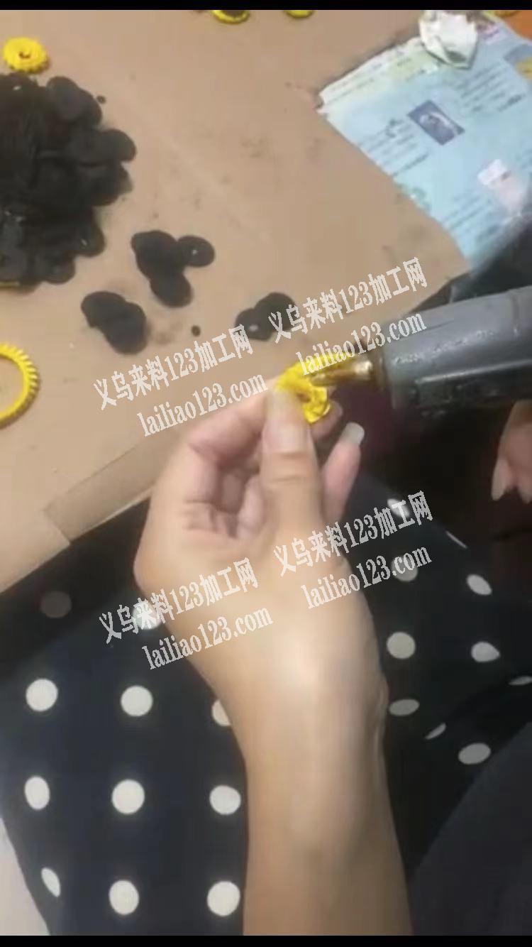 大量如图打胶枪的手工活外发加工，寻找手工