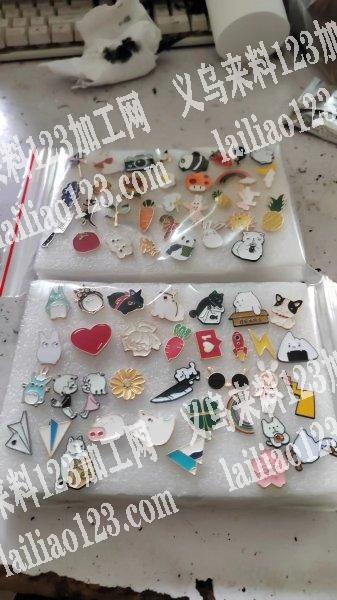 寻找有这些模具的压铸或翻砂工厂，如图，有