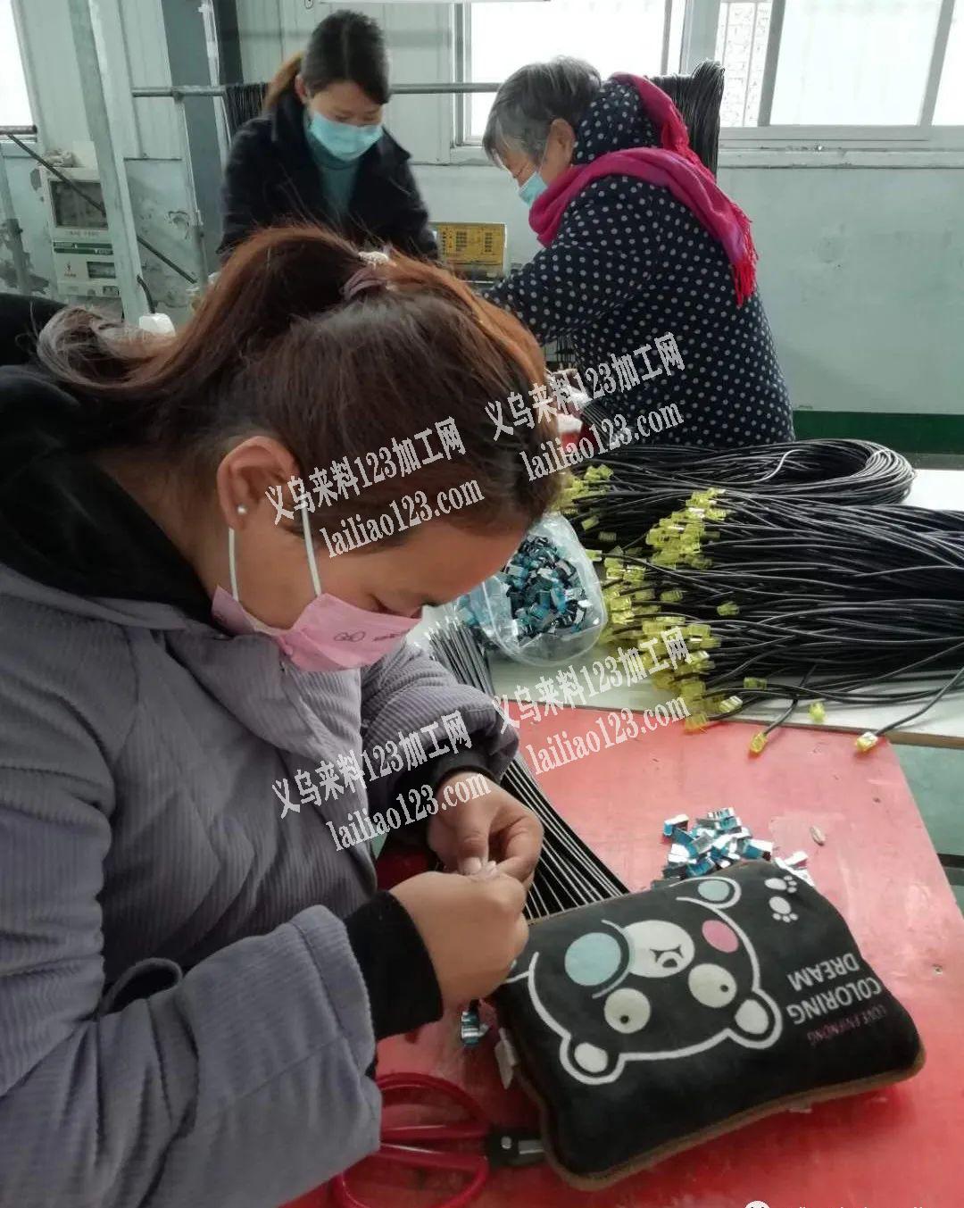 我是是团队专业承接各种手工活，没有工人老板区分，都是亲力亲为