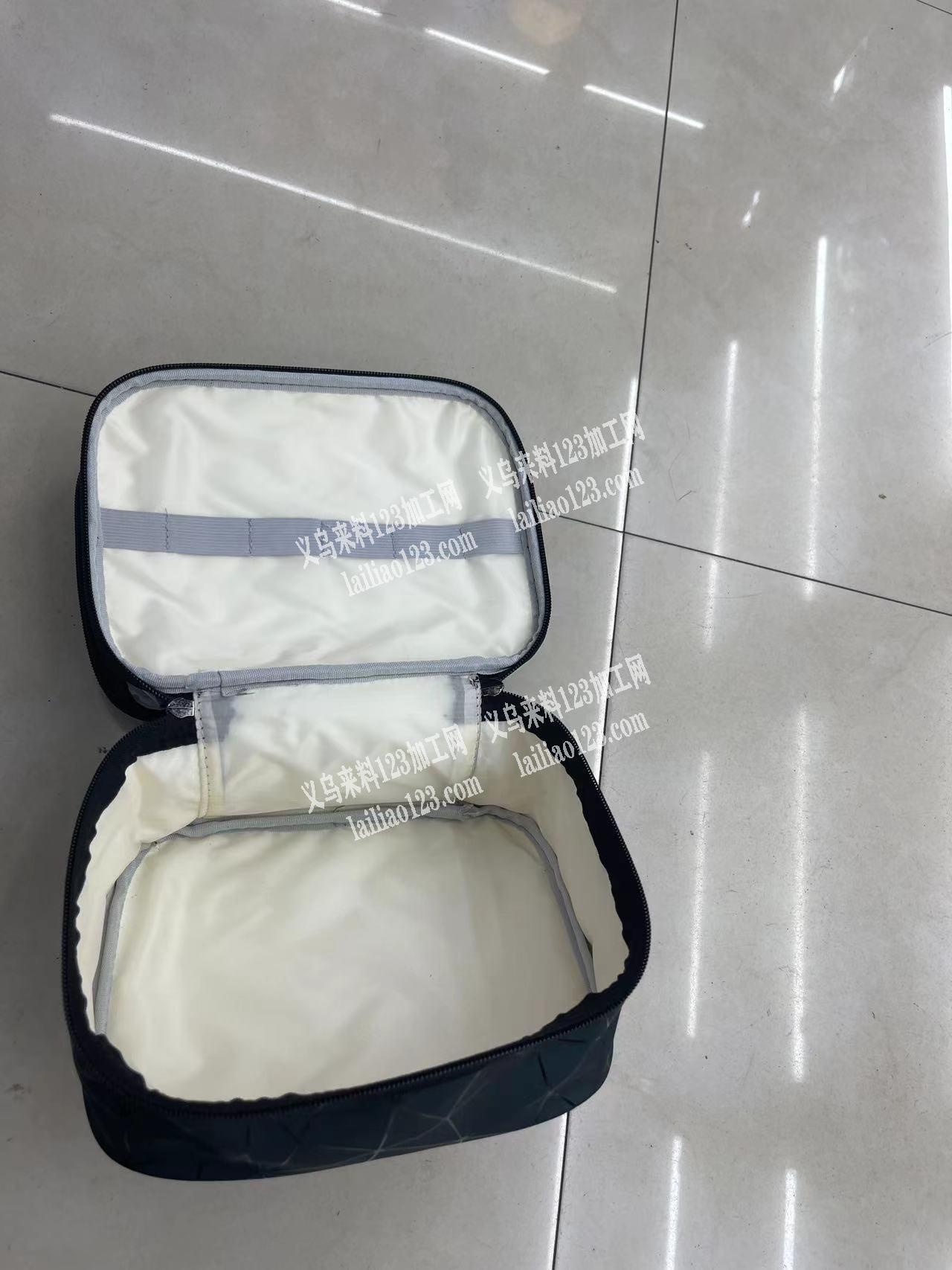 大量化妆包外发加工，寻找箱包加工厂。长期