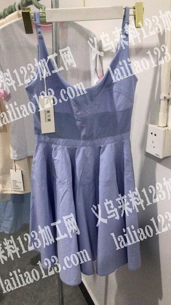 如图，这款裙子找工厂包工包料，三个码S。
